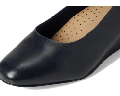 Trotters Denisse Navy Best