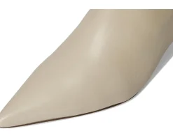 Women Seychelles Dinner Date