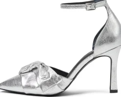 Women Seychelles First Dance