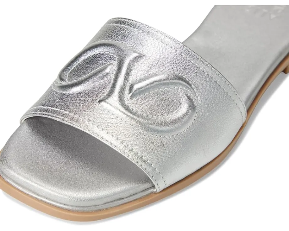 Women Naturalizer Genevieve