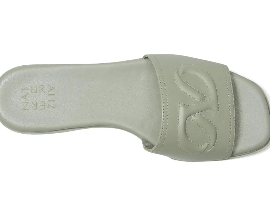 Women Naturalizer Genevieve