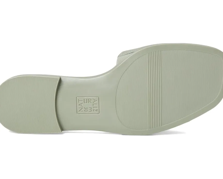 Women Naturalizer Genevieve