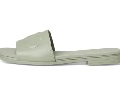 Women Naturalizer Genevieve