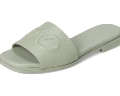 Women Naturalizer Genevieve