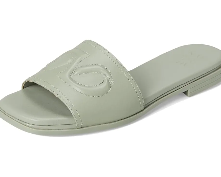 Women Naturalizer Genevieve