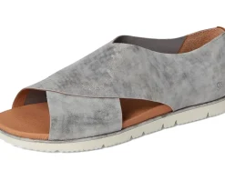 Women Gentle Souls by Kenneth Cole Leslie