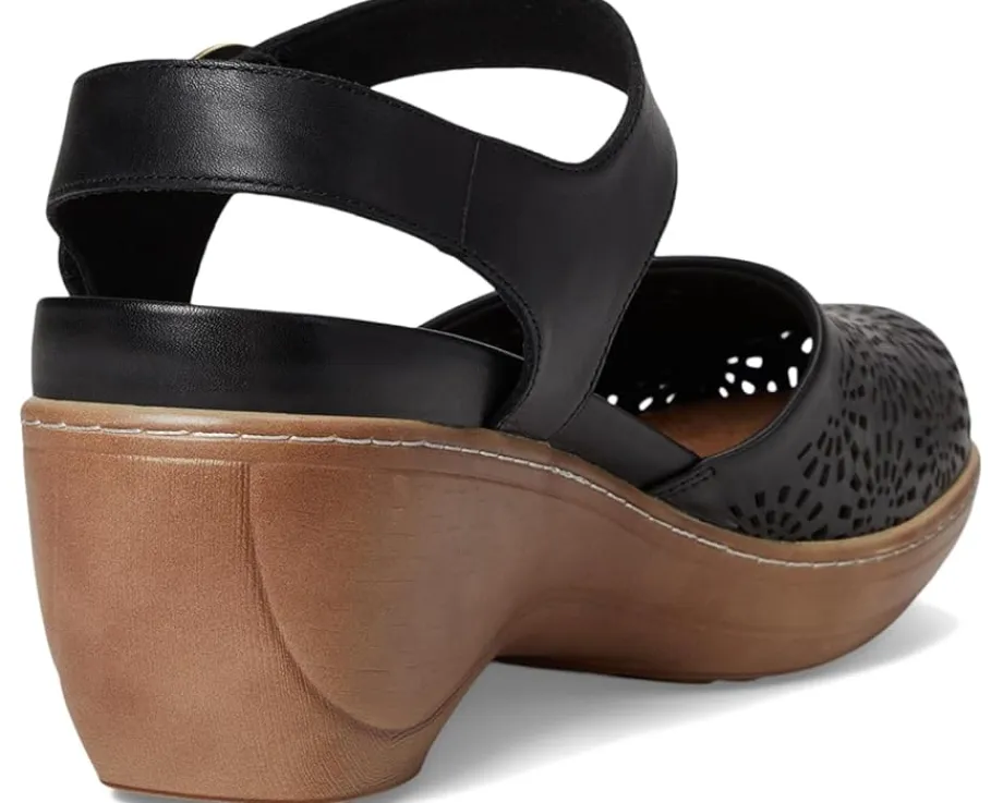 Women SoftWalk Mabelle Perf