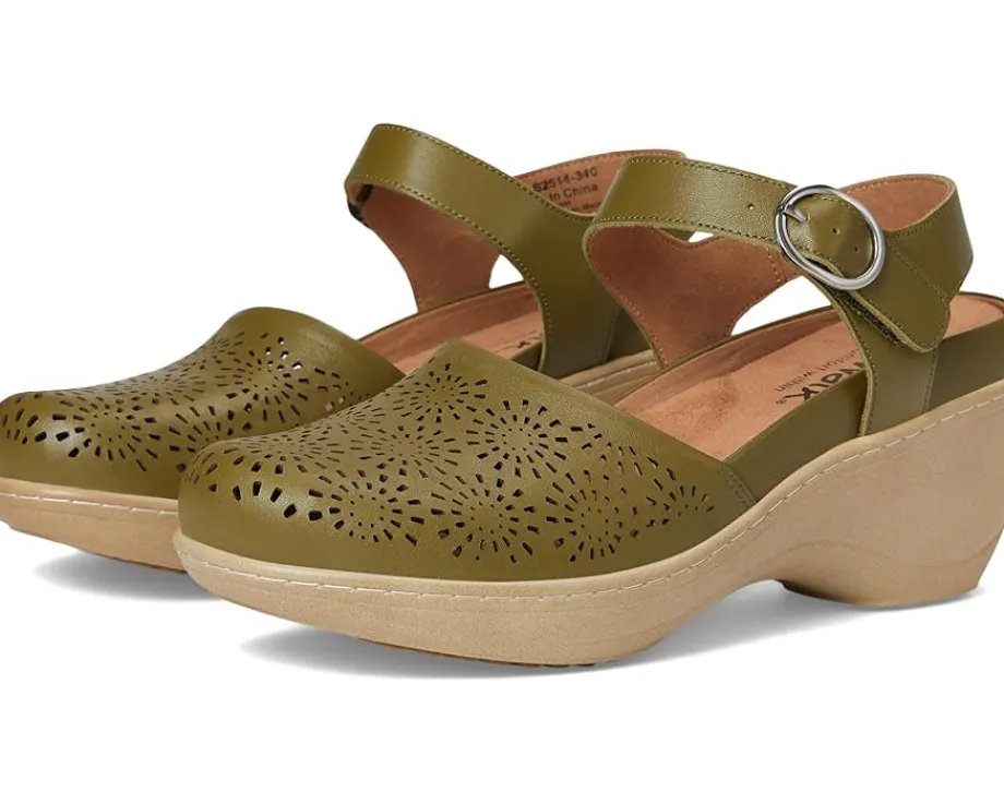 Women SoftWalk Mabelle Perf