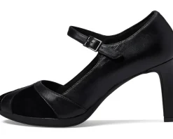 Women Clarks Women's Ambyr Light