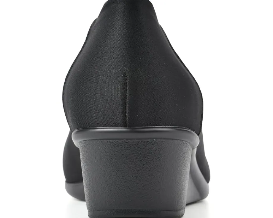 Women Cliffs by White Mountain Women's Boldness