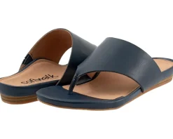 SoftWalk Women's Chandler Hot