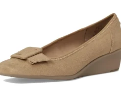 Anne Klein Wyatt Sand New